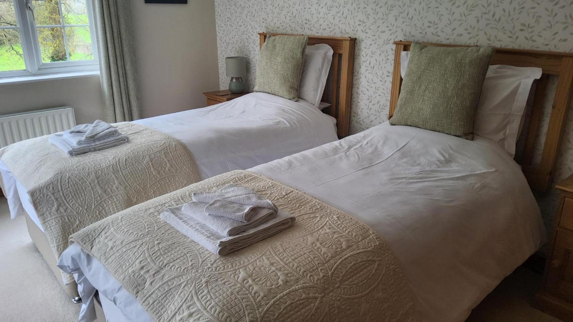 Ha'Penny Acre Bed & Breakfast Sherfield English Exterior photo