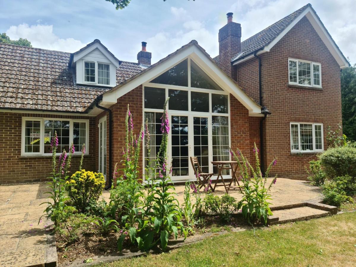 Ha'Penny Acre Bed & Breakfast Sherfield English Exterior photo